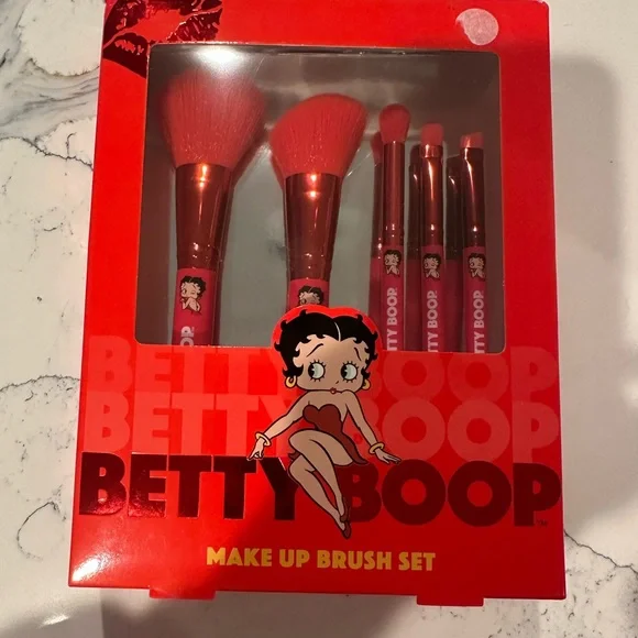 Betty Boop Red Makeup Brush Set - 5 piece - New in Box - Picture 1 of 3